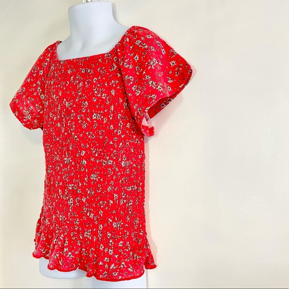 🆕The Children’s Place Girl’s Red Floral Smocked Top - Picture 3 of 8